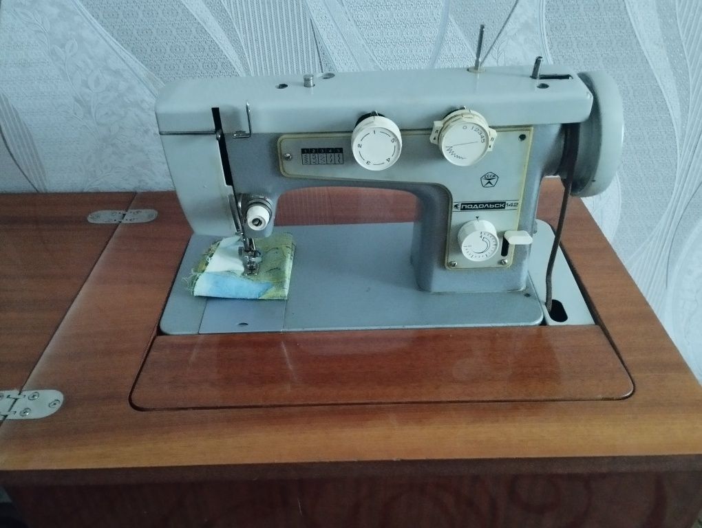 Продам  швейную машинку .