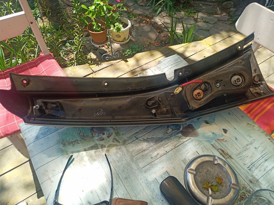 Мицубиши грандис-преден капак и десен стоп