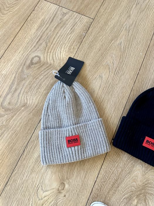 Топла зимна шапка Hugo Boss