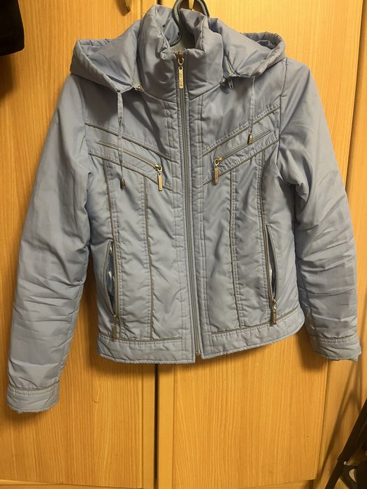 Продам демисезонную куртку