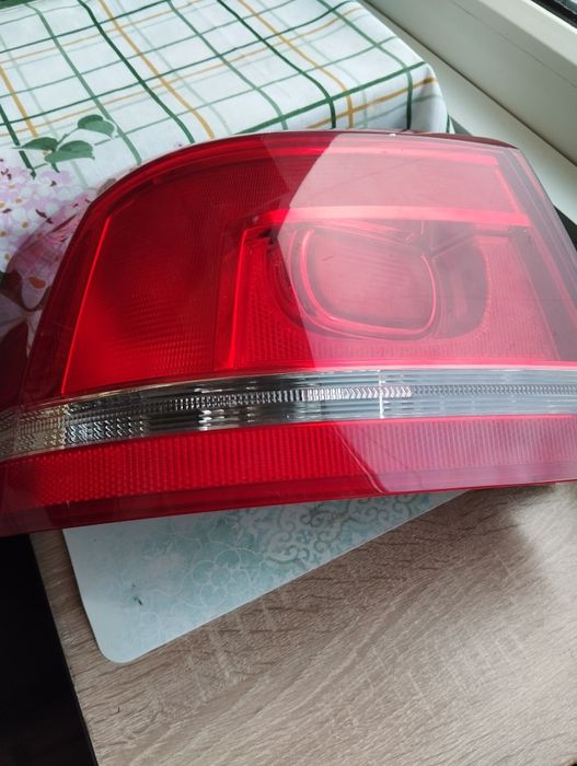 Продавам ляв стоп за Фолксваген