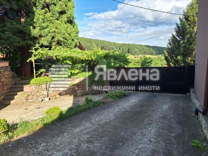 Продава къща с живописна гледка