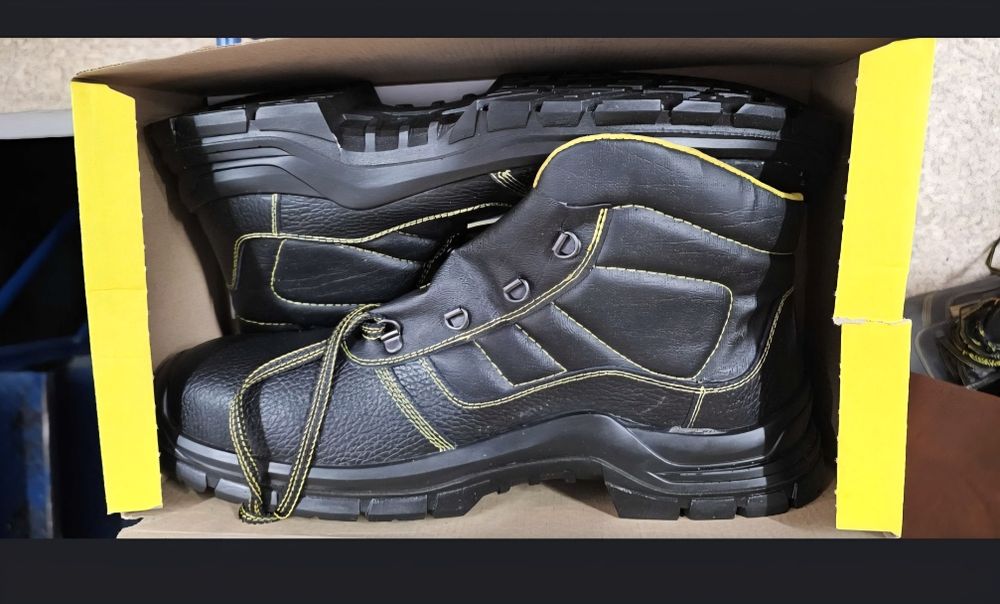 Bocanci NOI - marimea 46-47