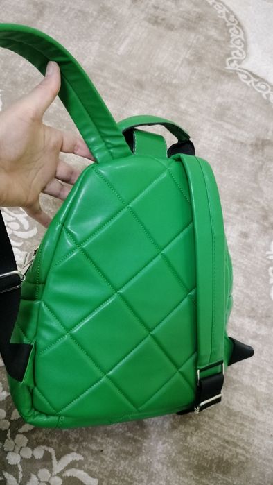 Сумка Рюкзак  Guess, совершенно новый. Цена окончательная