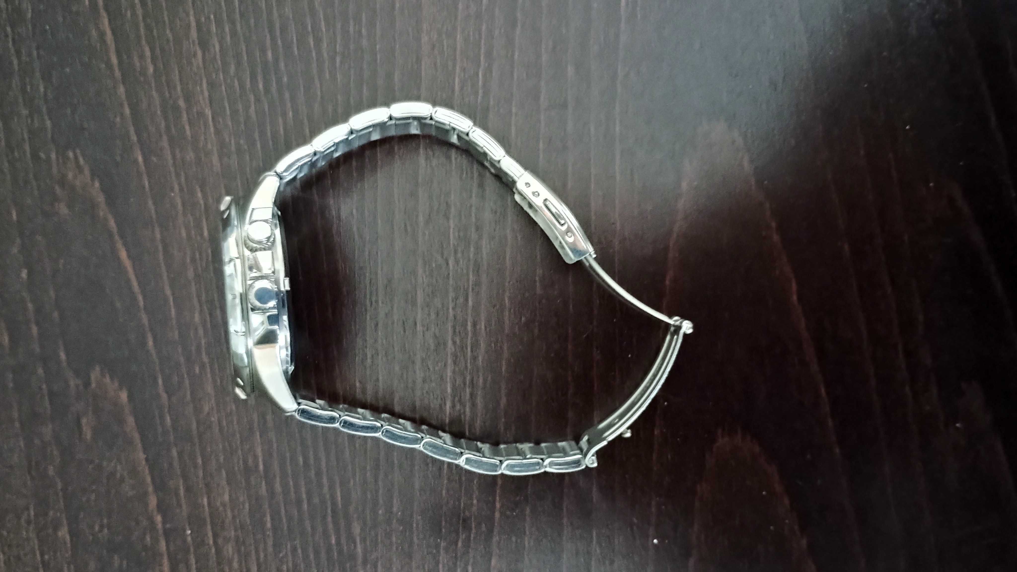 Продавам часовник casio  mtd-1082d