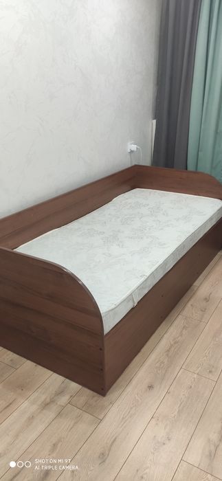 Кровать с матрасом