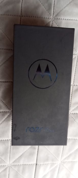 Моторола razr 40