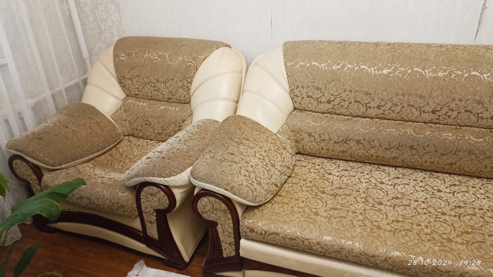 Продам диван с креслой