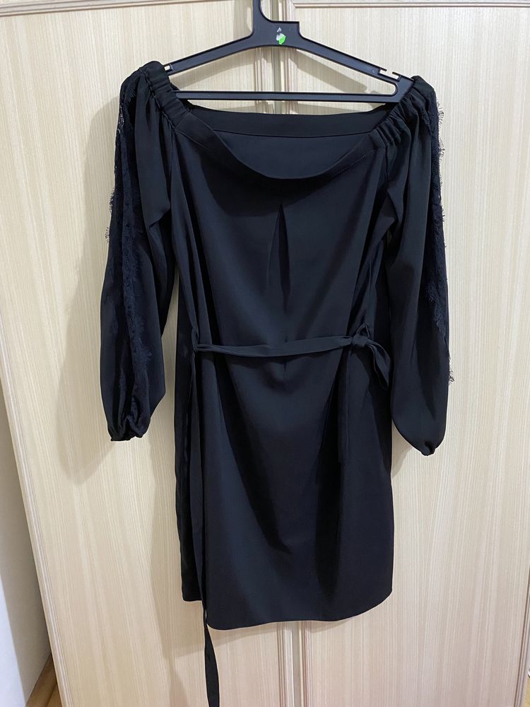 Vând rochie neagra de ocazii