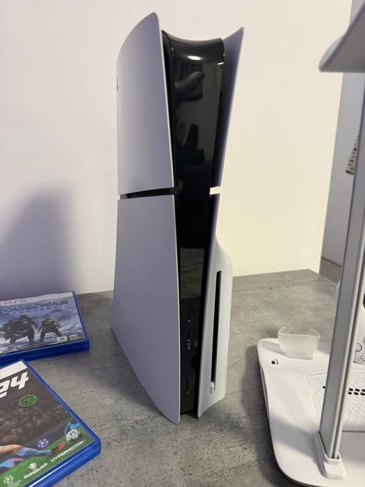 PS5 Slim - 1TB, 2 manete+suport încărcare+5 jocuri