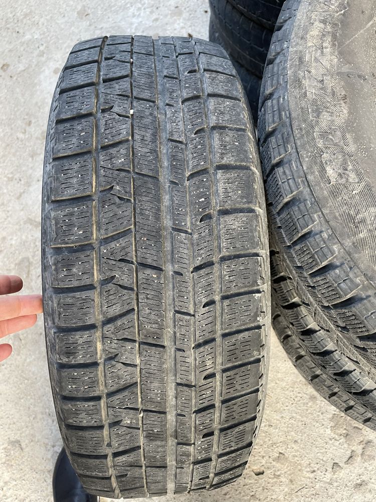 Продается 215/60/R16 зимние шины 4 шт, сост среднее