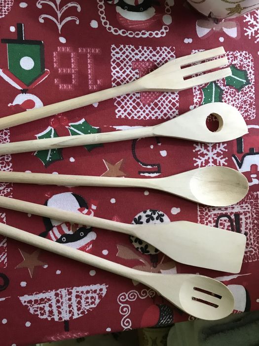 Set ustensile bucatarie din lemn