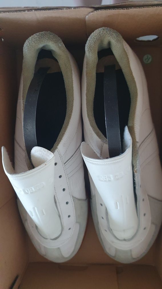 Adidasi barbati piele