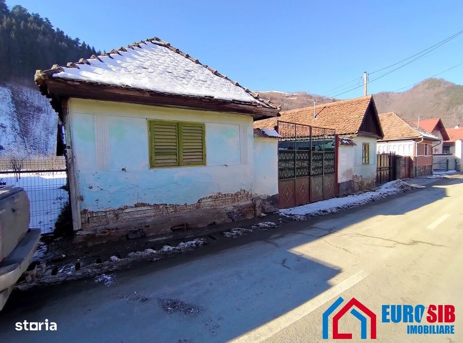Teren intravilan cu 2 case traditionale in Sibiu Rau Sadului