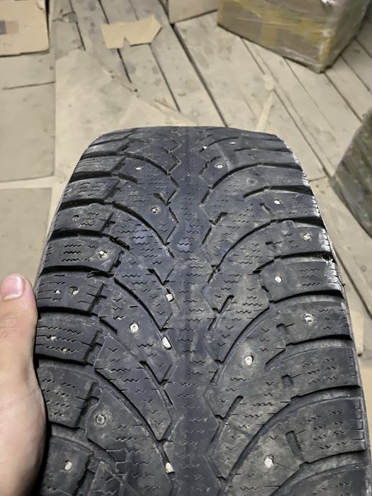 Продам резину 215/55/17