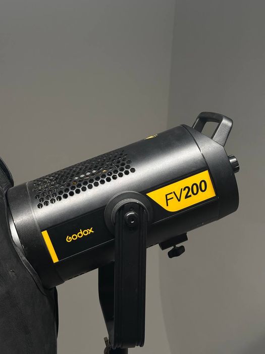 Godox 150 va Godox 200