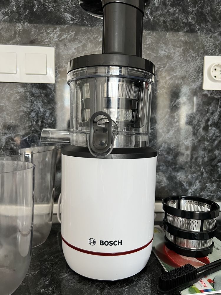 Бавна сокоизстисквачка Bosch MESM500W