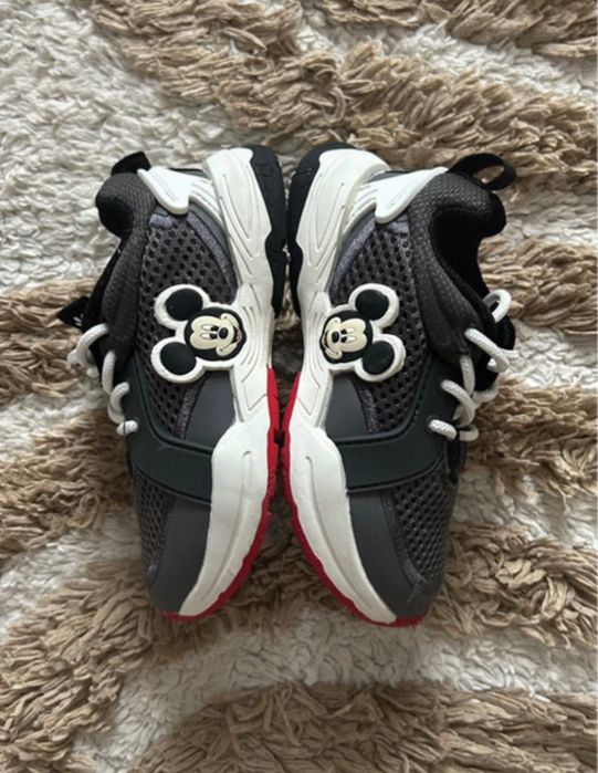 Pantofi sport cu Mickey Mouse Zara mărimea 22