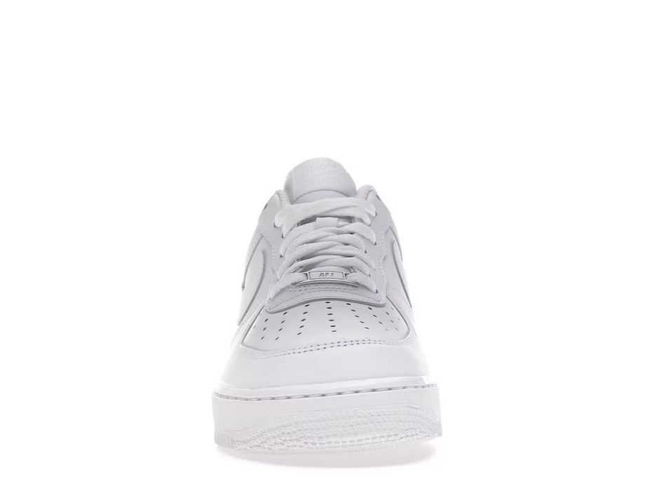 Продавам Nike Air Force 1 Low '07 - Чисто нови