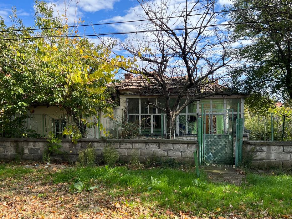 43,000 ЕВРО Камено Къща на 100м от Центъра със дворно място 650кв