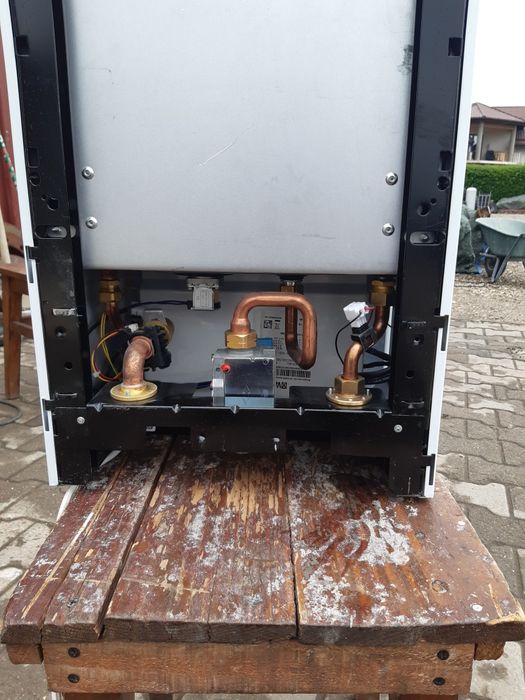 Vând instant marca vaillant