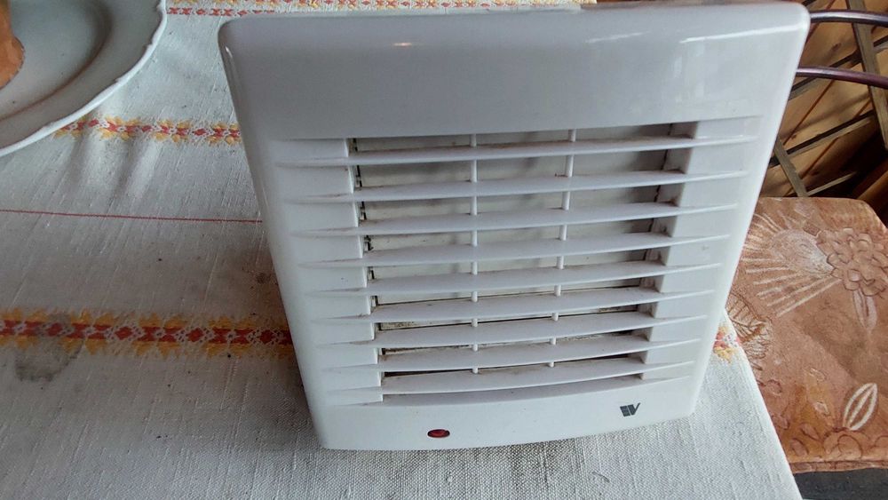 PF vind oglinda baie cu dulapior  stare perfecta plus ventilator