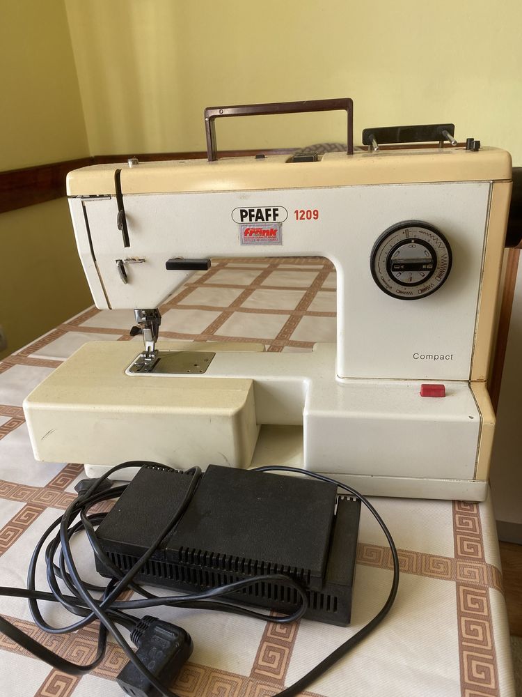 Masina de cusut PFAFF 1209