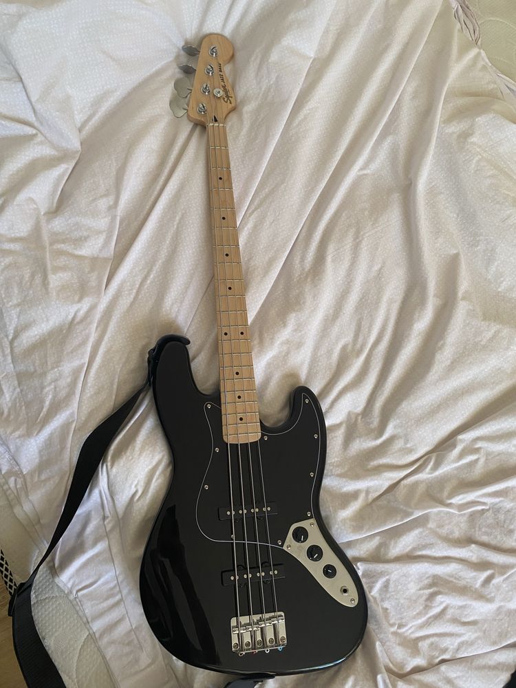 Бас гитара Fender Jazz Bass (Squier Affinity Series)