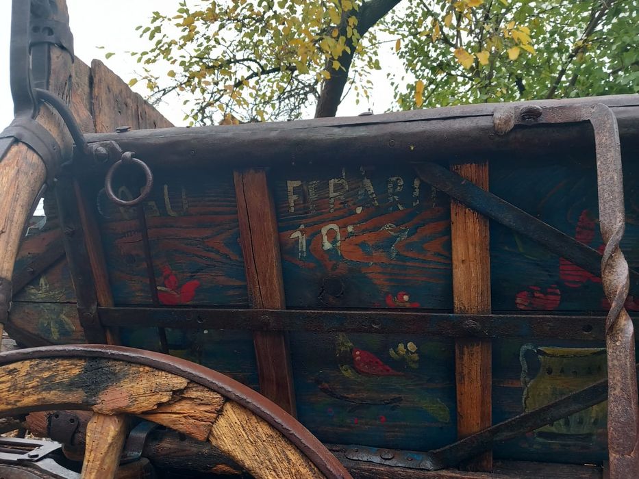 Caruta din lemn rustica traditionala