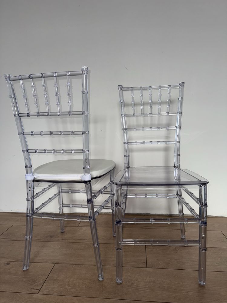 Прозрачные стулья Chiavari с мягкими сиденьями