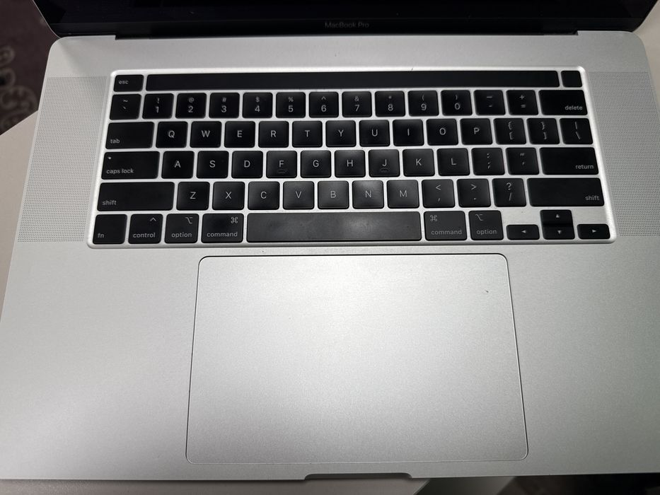 Продам Apple Macbook PRO 2019