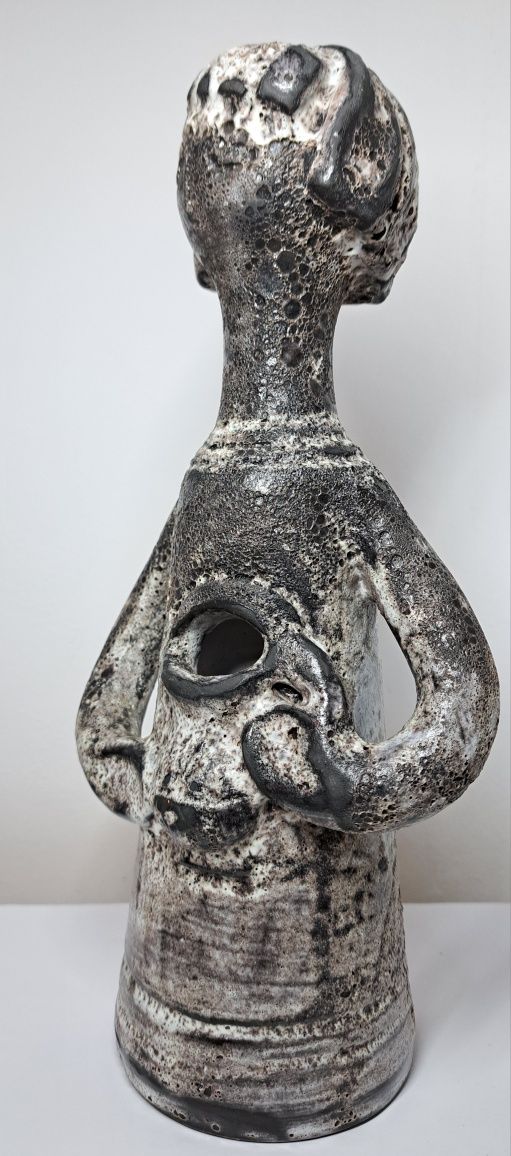Estetica brutalista - Statueta ceramica lava glaze mid-century modern