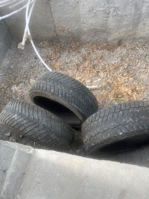 Зимние шины Yokohama 235/45/18