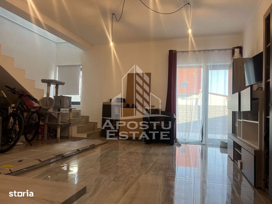 Duplex cu 3 camere, loc de parcare in curte, in Sanandrei