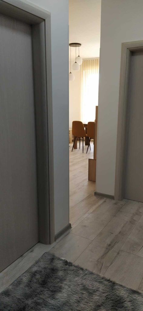 Дава се под наем Тристаен апартамент в Варна, Център - 60 кв.м за 612 € - Снимка #2