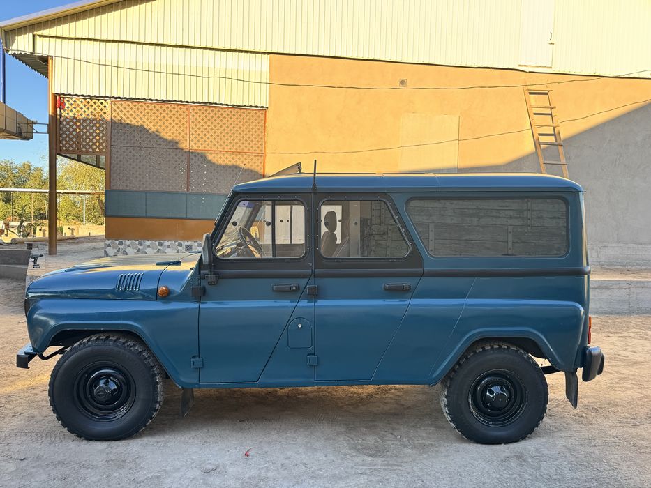 Автомобил УАЗ 2000