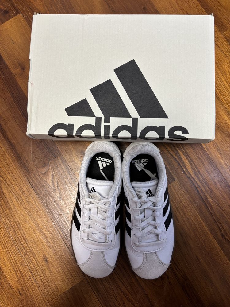 Детски маратонки Adidas и непромокаеми ботушки Adidas