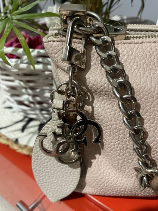 Оригинална чанта Guess