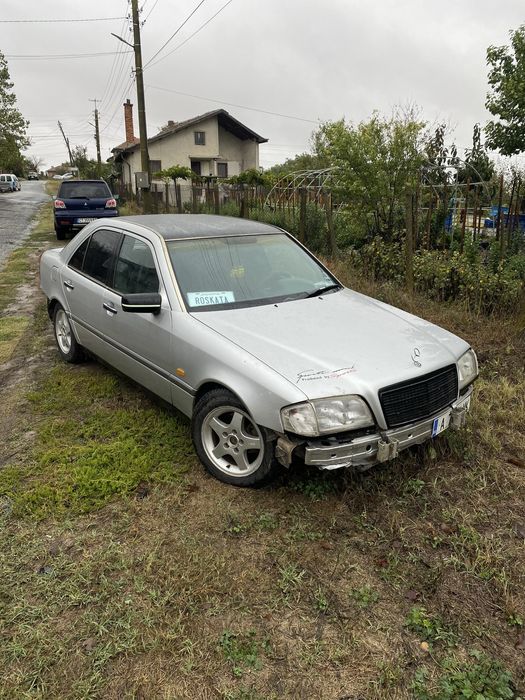 Мерцедес  ц200.