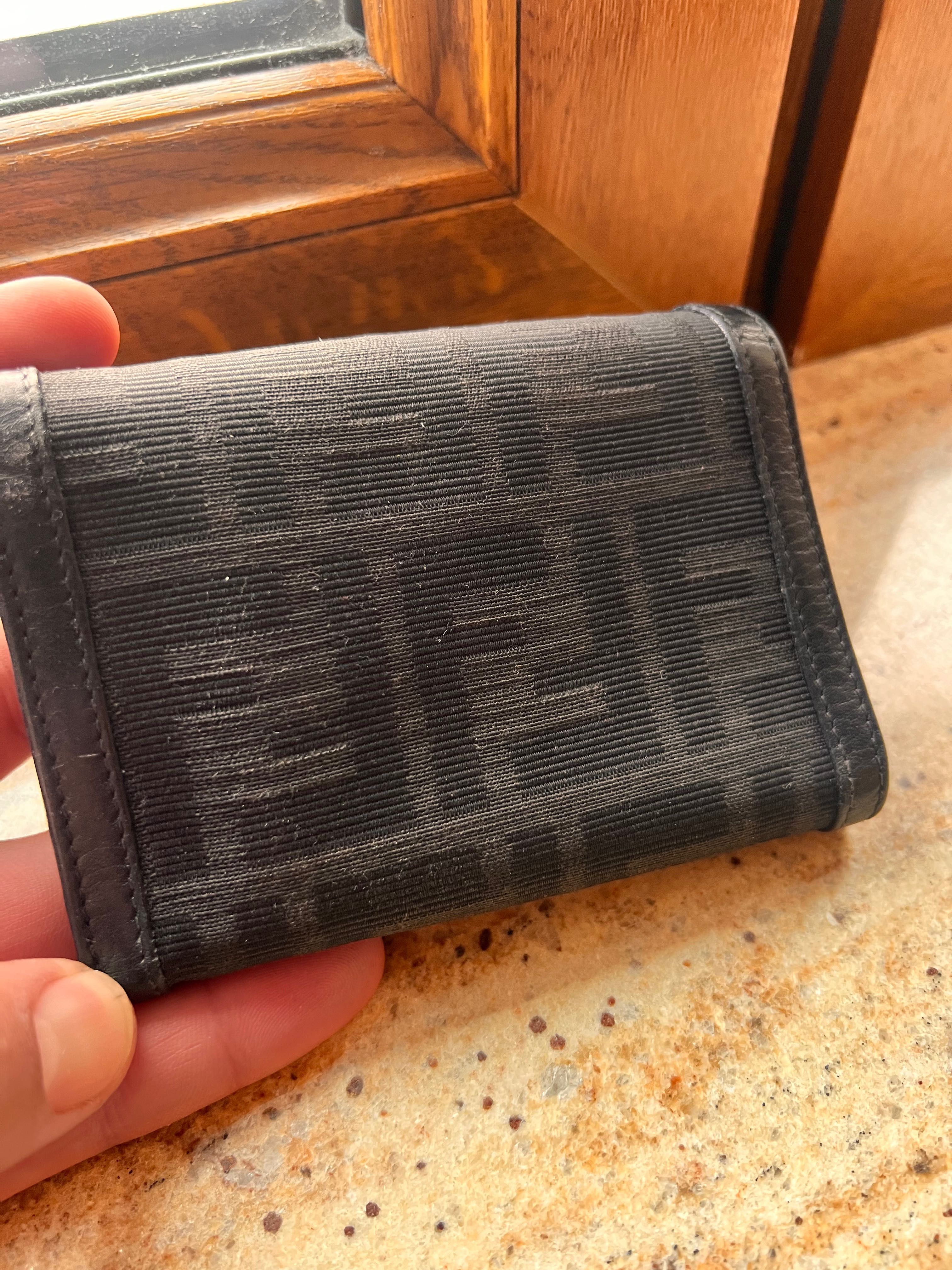 Протмоне Fendi black