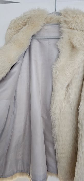 Haina de iarna ,blana