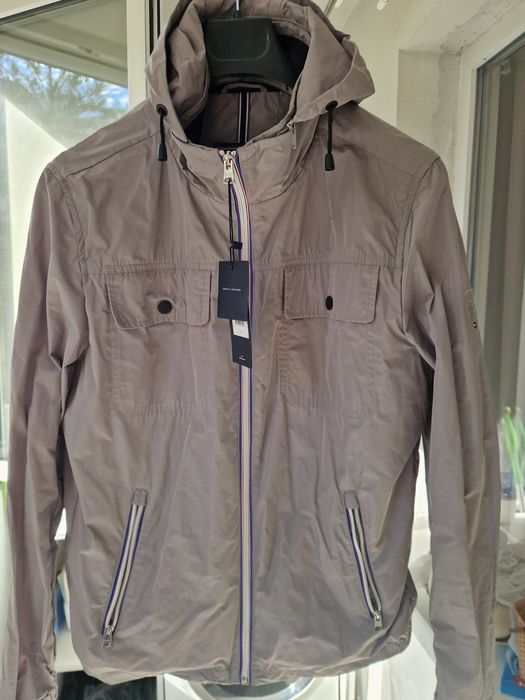 Чисто ново спортно яке Tommy Hilfiger