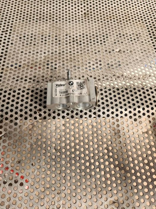 Conector Conducte Clima Bmw G20 G21 G22 G23 G26 G28 G29 G42 Dezmembrez Bmw - Dezmembrari Arad