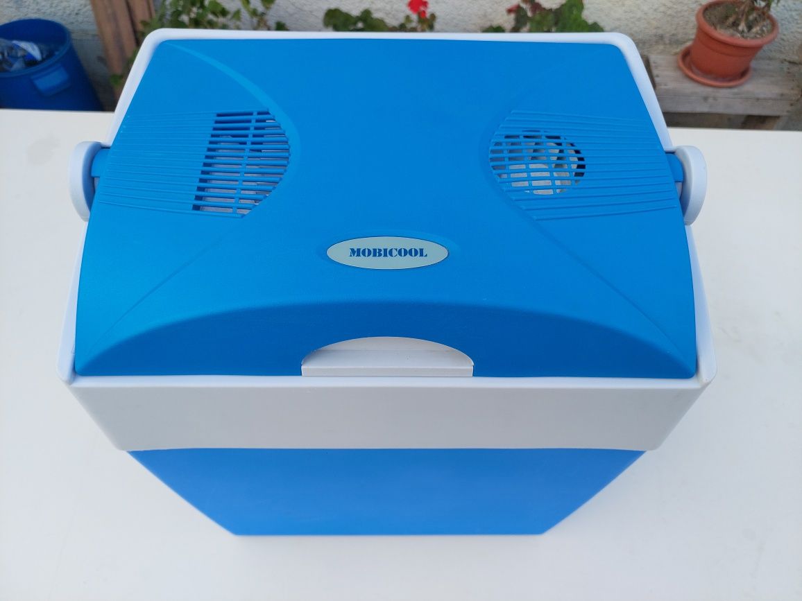 Camping cool box