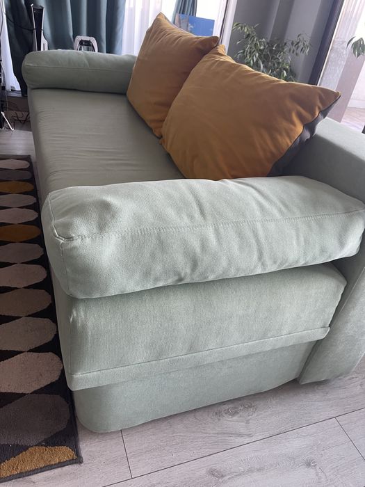 Canapea extensibila cu lada de depozitare