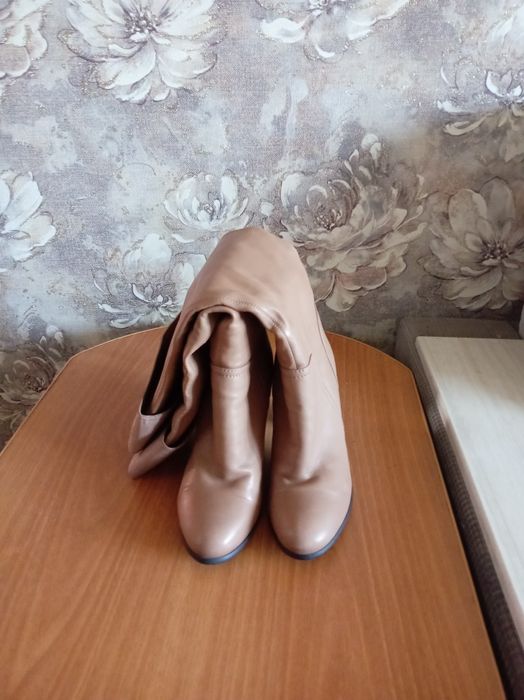 Продам кроссовки и сапоги зимние