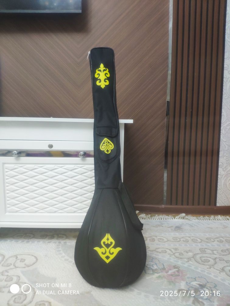 Продам новую домбыру с чехлом домбра