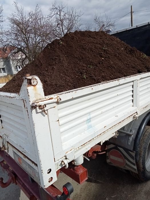 Pamant de gazon. Gradina florii pomii mranita pământ vegetal