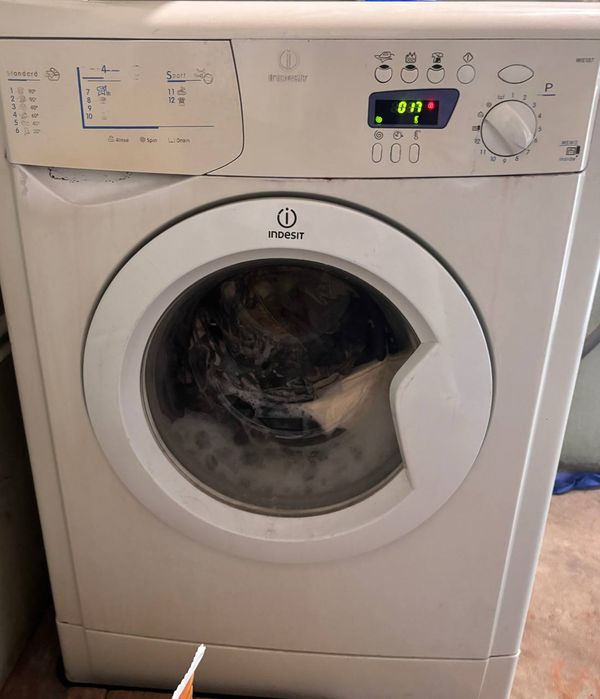 Продается стиральная машина indesit