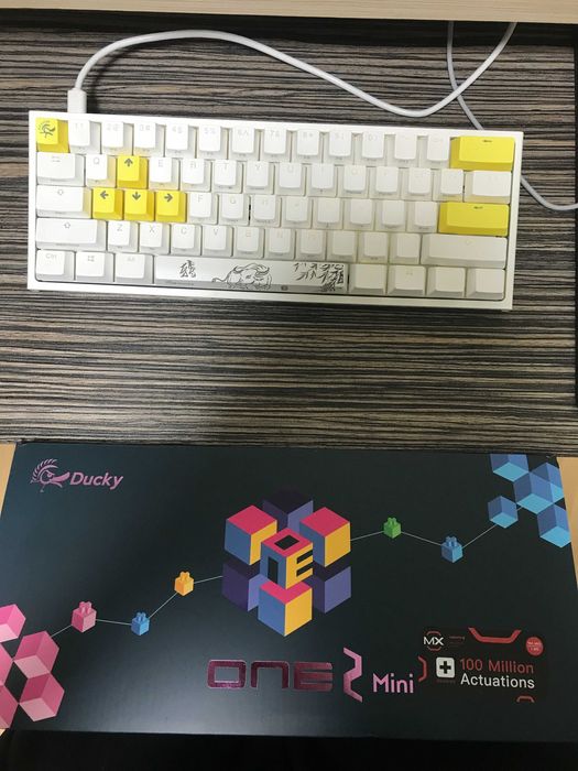 Ducky One 2 Mini RGB V2 бяла геймърска клавиатура